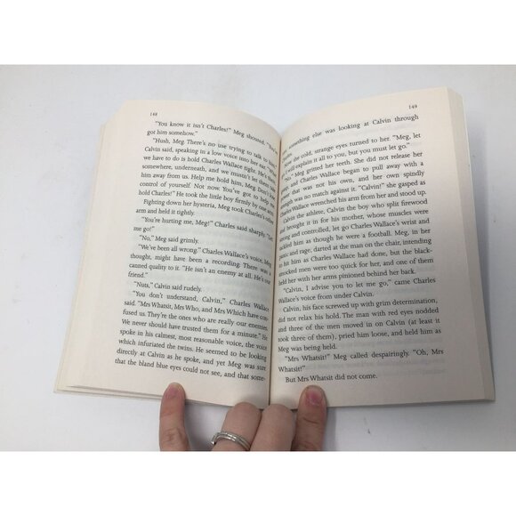 A Wrinkle in Time book By: Madeleine L'Engle - Picture 12 of 15